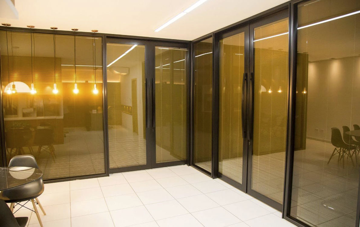 Divisórias Moduladas com Painéis MDF, MDP ou Vidro e Alumínio para Escritório Lojas e Indústria