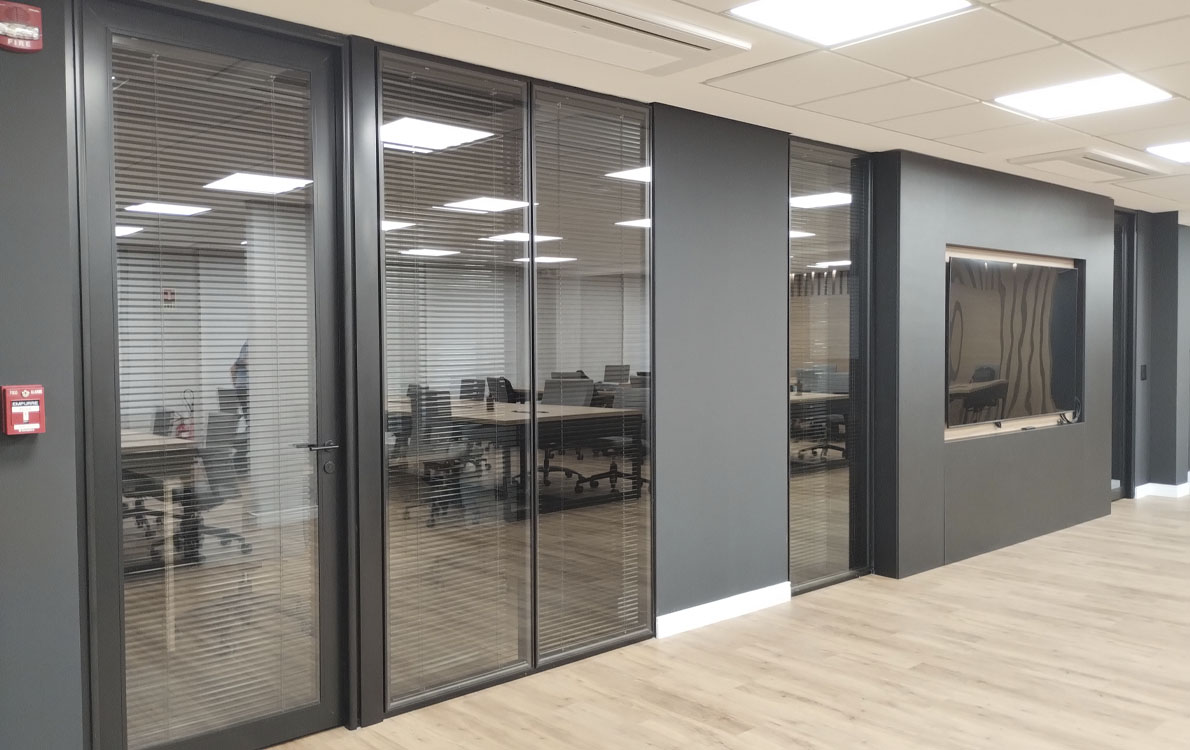 Divisórias Moduladas com Painéis MDF, MDP ou Vidro e Alumínio para Escritório Lojas e Indústria