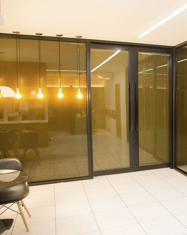 Divisórias para Empresas e Escritórios de MDP, Vidro e Madeira